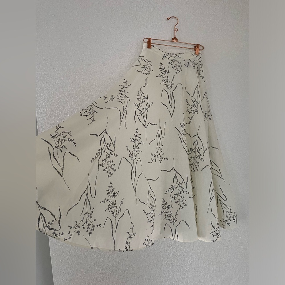 H & M linen blend black and white floral midi circular skirt - Picture 5 of 13